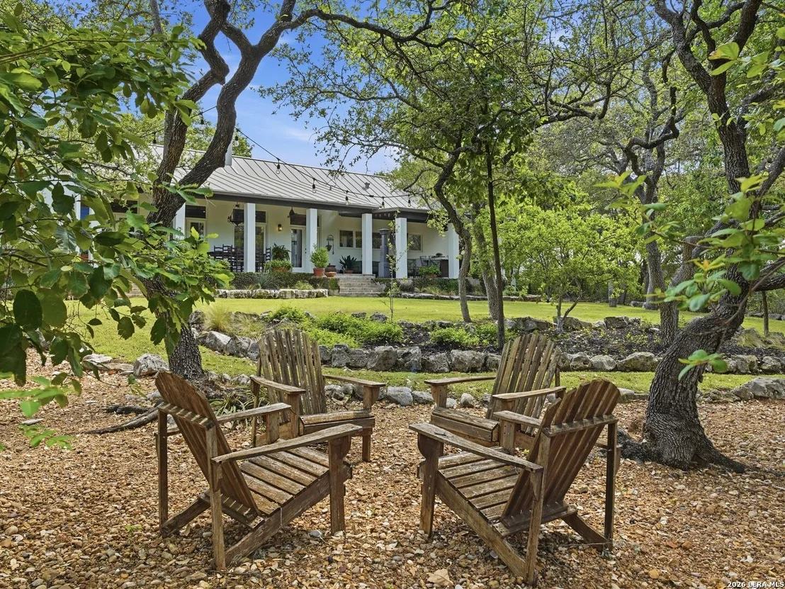 Photo of 2355 Oakland Bend