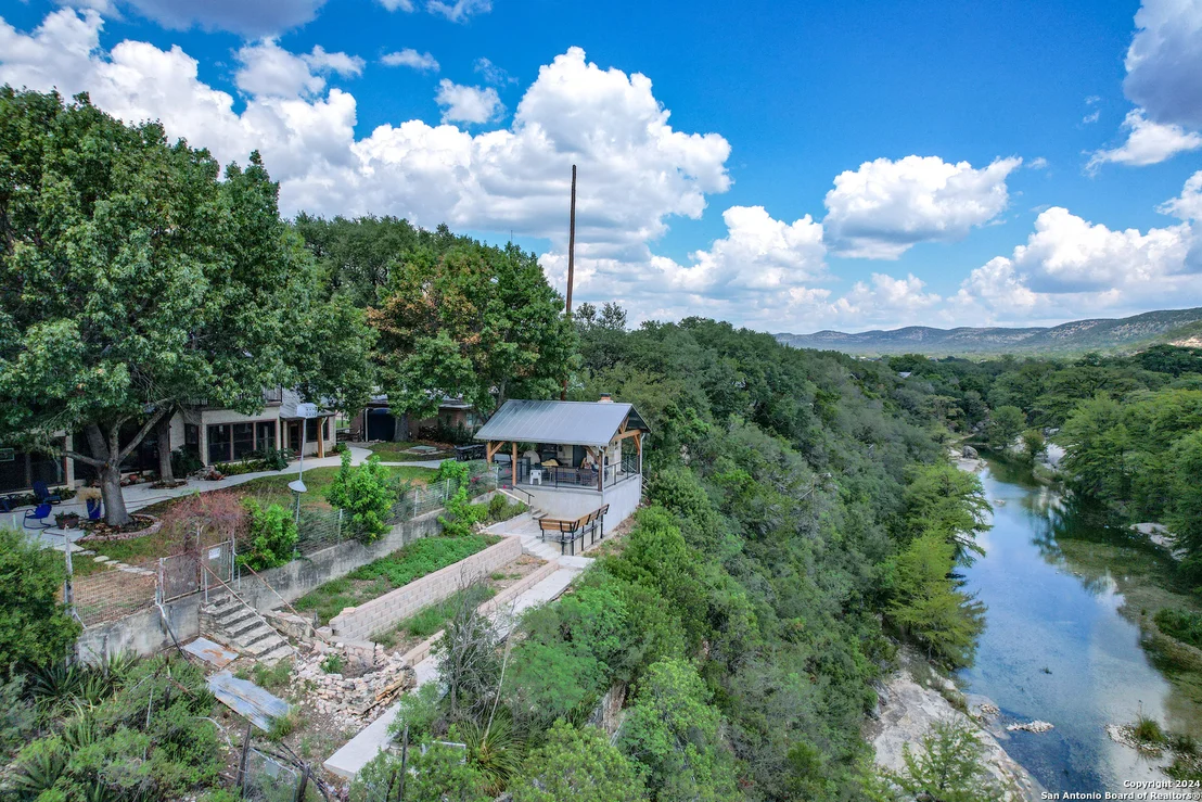 Photo of 1242 RIVER RD