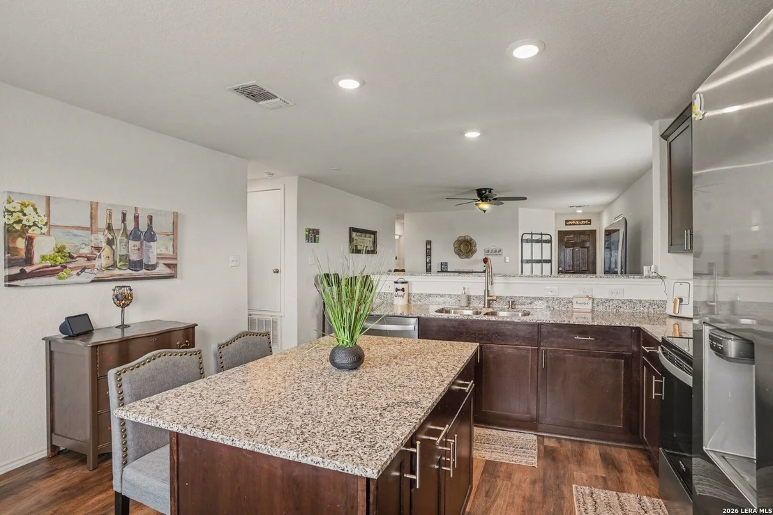 Photo of 105 Twin Swan Dr