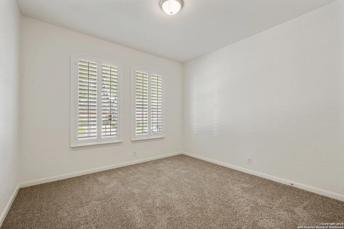 Photo of 1210 Magellan