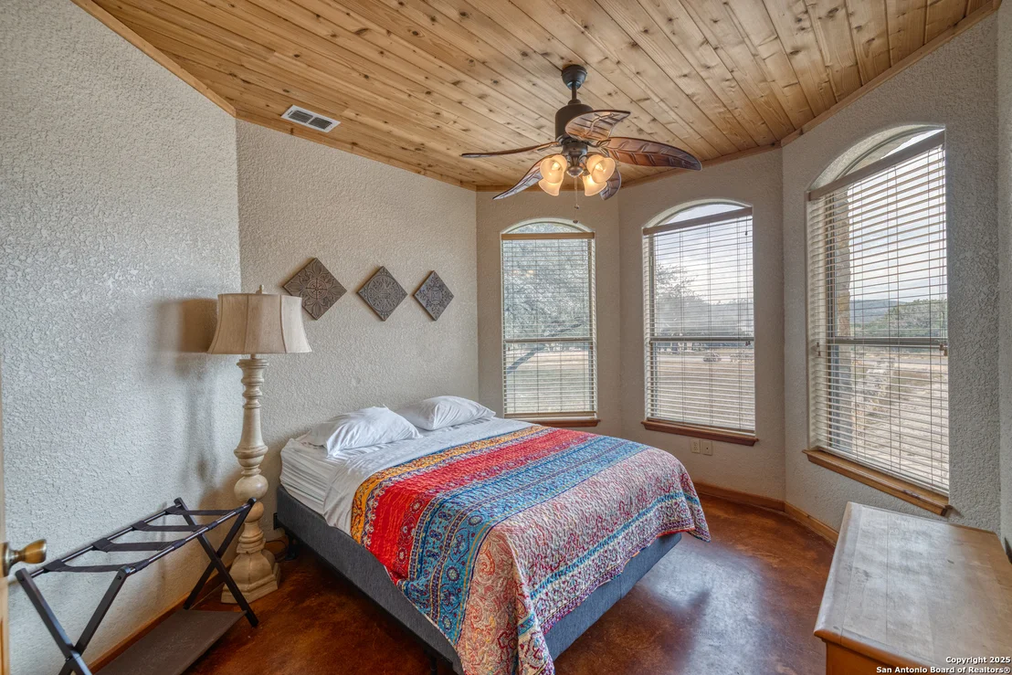 Photo of 241 Mountain Laurel
