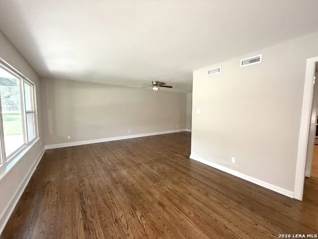 Photo of 539 Oakleaf Dr