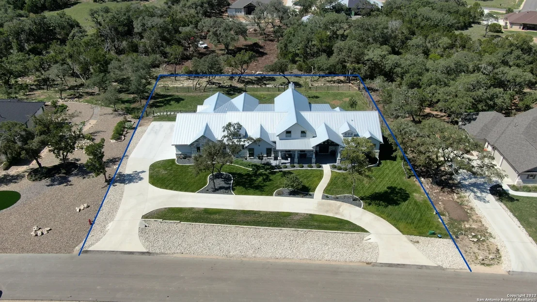 Photo of 1231 Smoky Loop Rd
