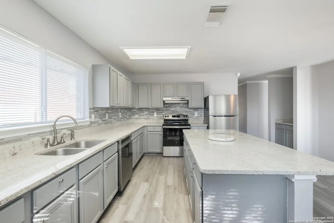 Photo of 7403 Legend Point Dr