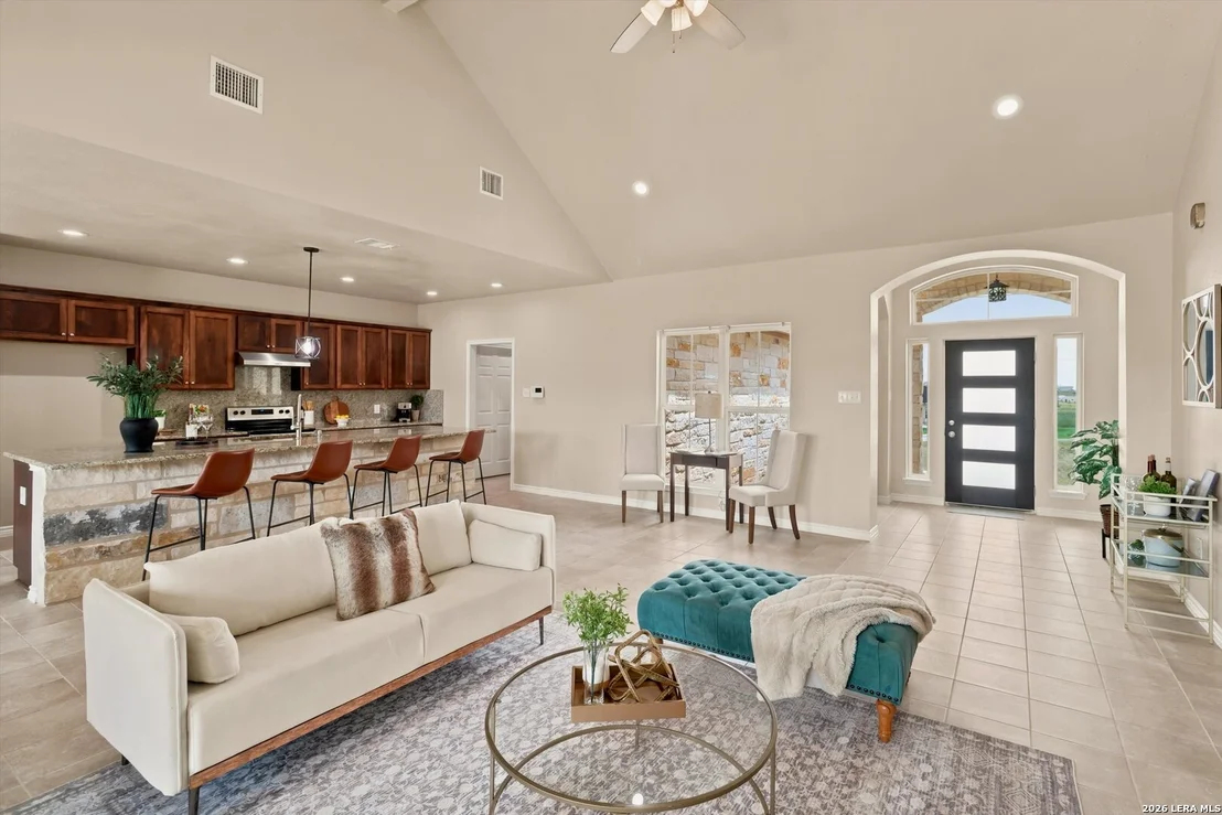 Photo of 200 Lakeview Cir