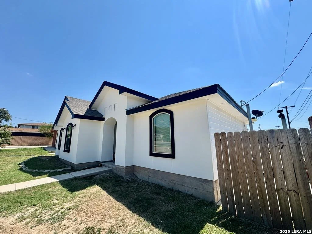 Photo of 698 Paco St