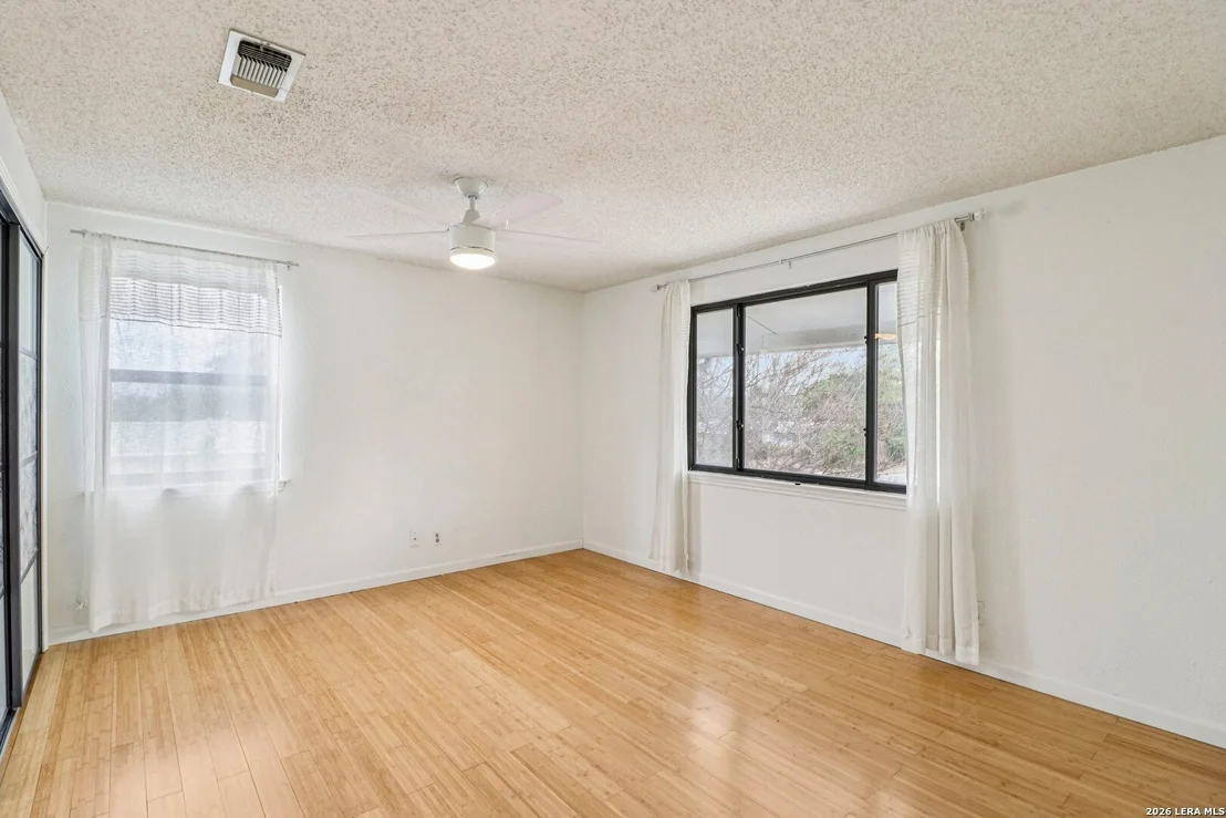 Photo of 302 WEATHERCOCK LN