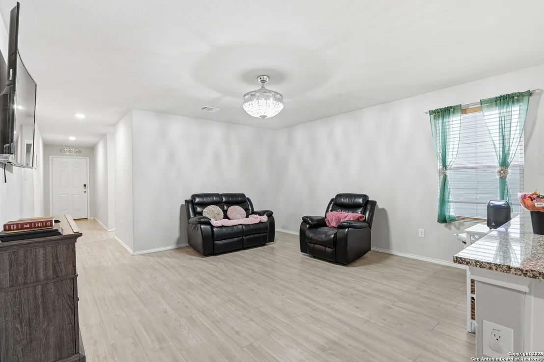 Photo of 5643 Vista Pont