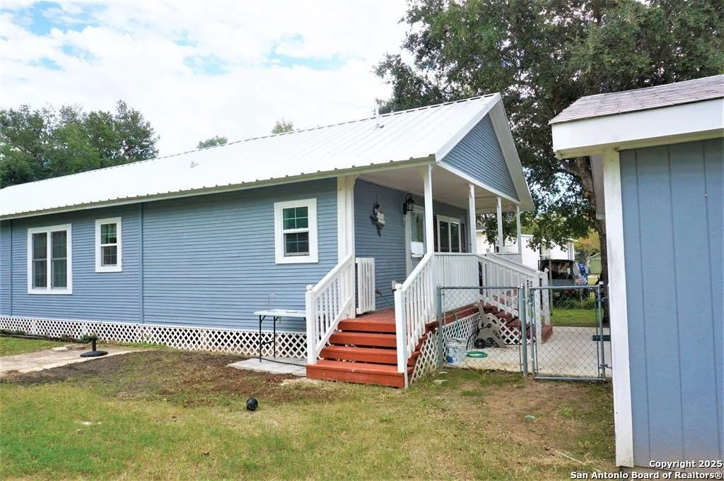 Photo of 1105 N Buchanan