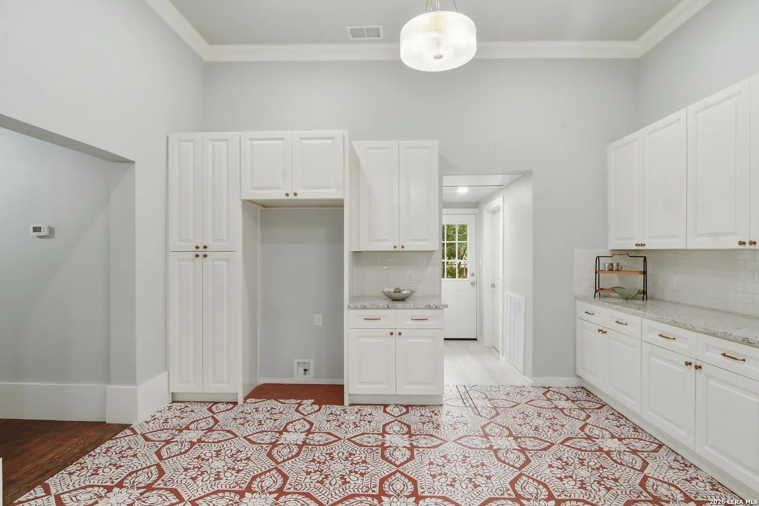 Photo of 309 E Houston Street