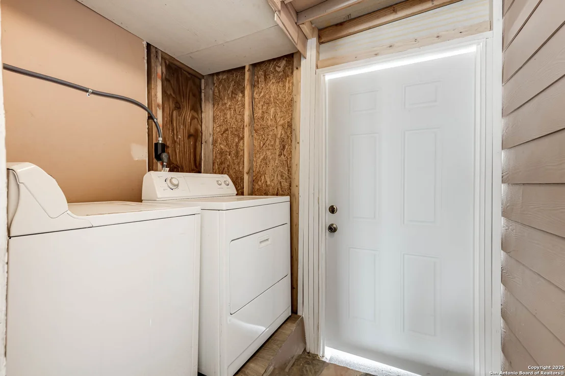 Photo of 835 Grosvenor