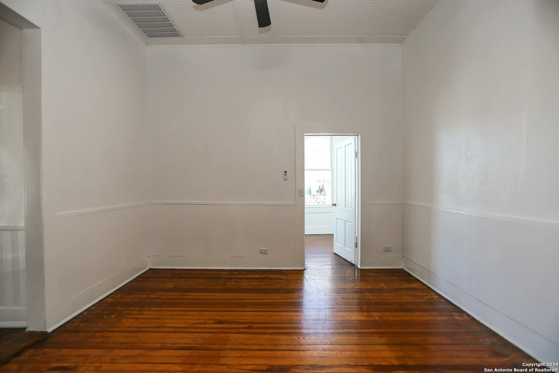 Photo of 602 OVERHILL DR