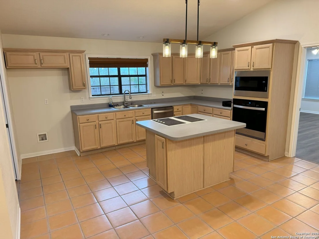 Photo of 136 Lakeview Trace