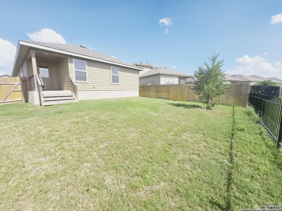 Photo of 437 Middle Green