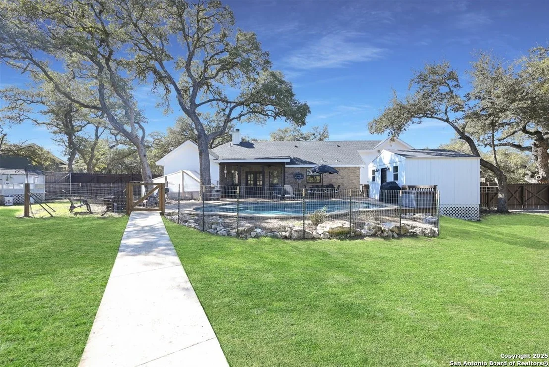 Photo of 6036 Circle Oak