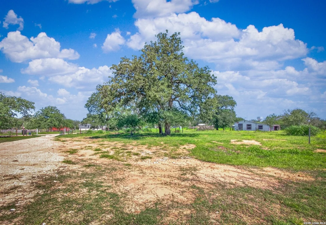 Photo of 953 Forest Oaks Dr