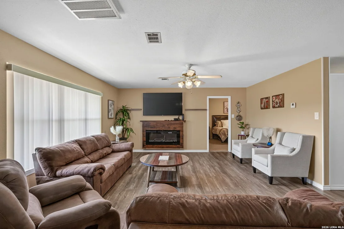Photo of 325 WENDY LN