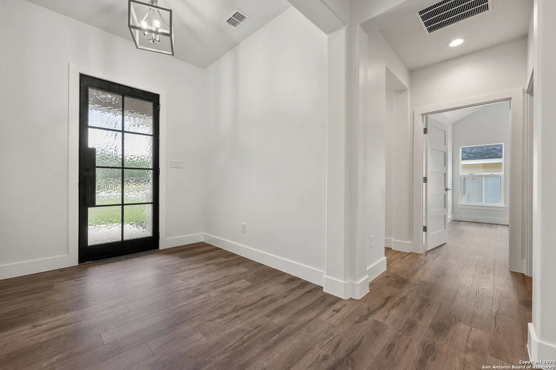 Photo of 103 N JOHN BIRD