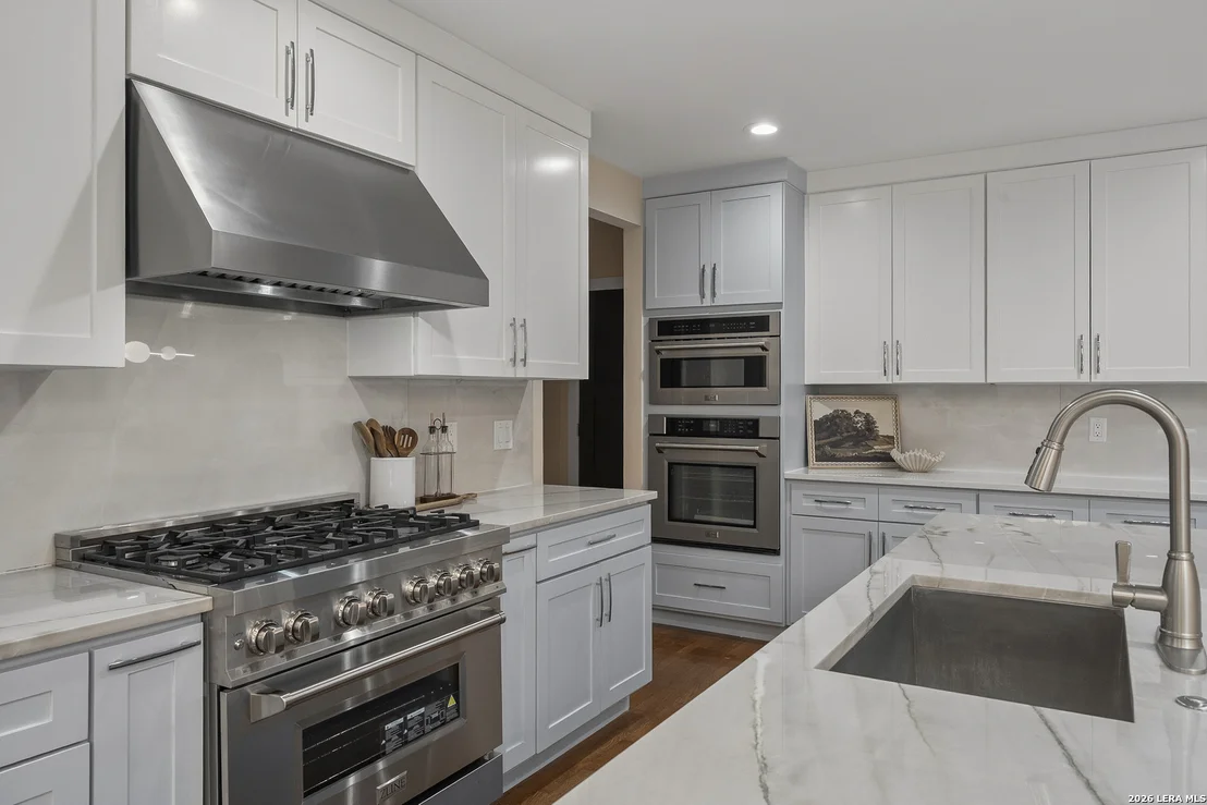 Photo of 114 CLOVERLEAF AVE