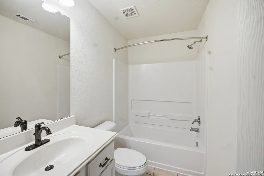 Photo of 6810 Luckey
