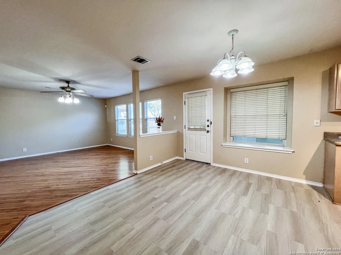 Photo of 224 EAGLE PASS DR
