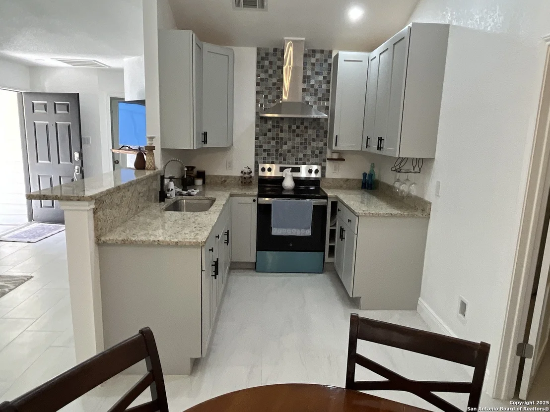 Photo of 7438 Rimhurst
