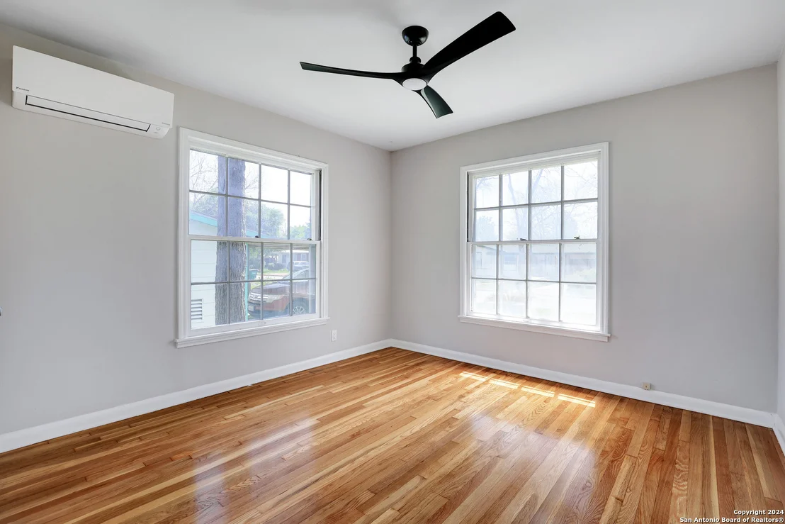 Photo of 327 SUMNER DR