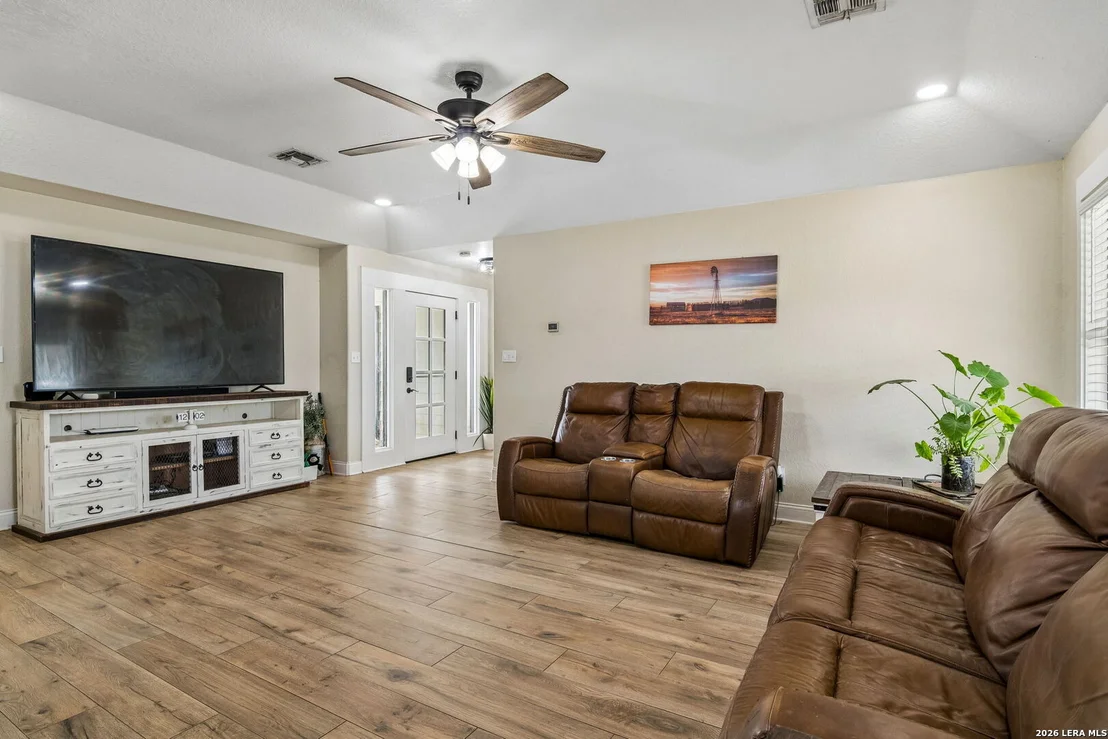 Photo of 307 Broken Arrow
