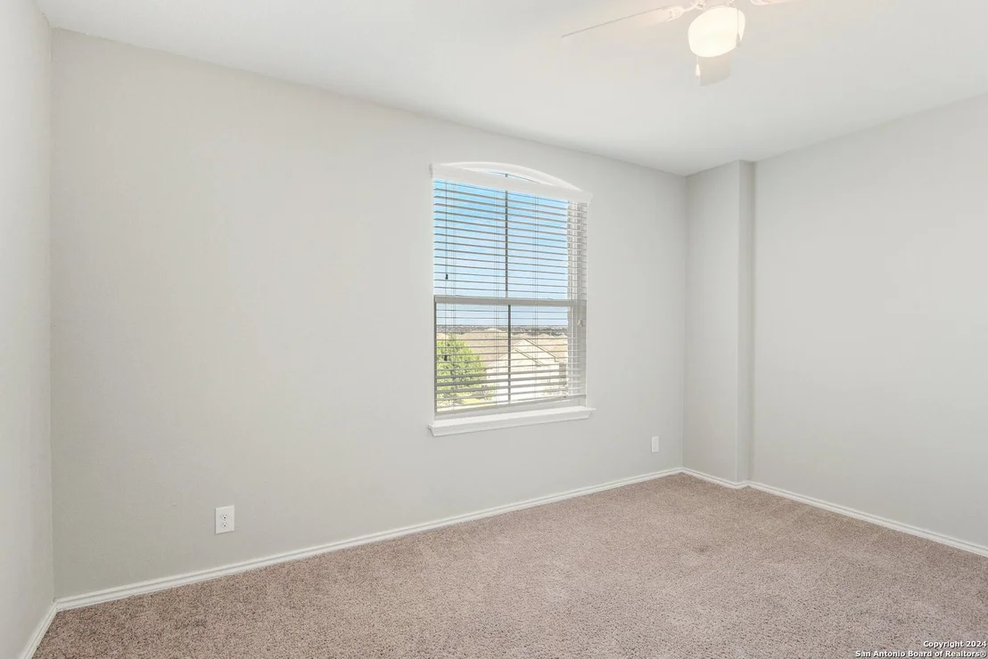 Photo of 429 KINGS WAY