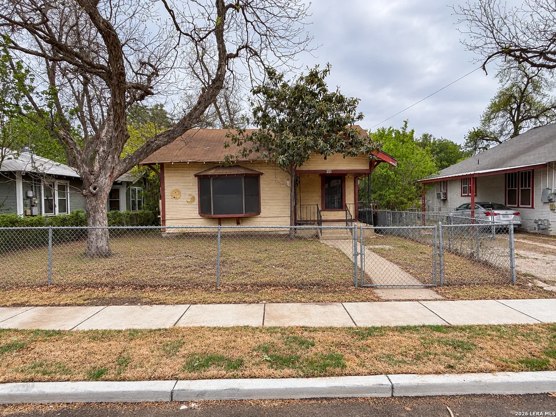 Photo of 351 Barrett