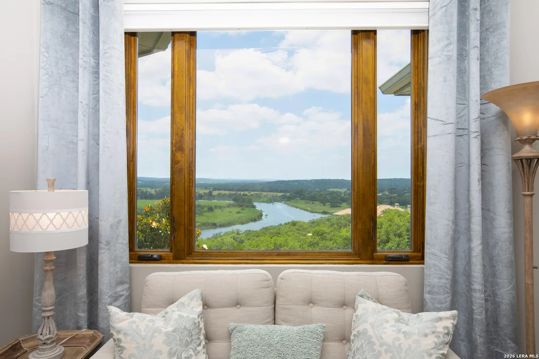 Photo of 325 RIVER RDG
