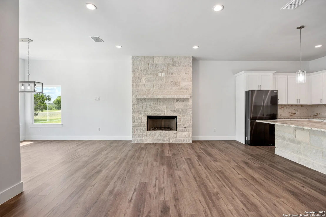 Photo of 103 N JOHN BIRD