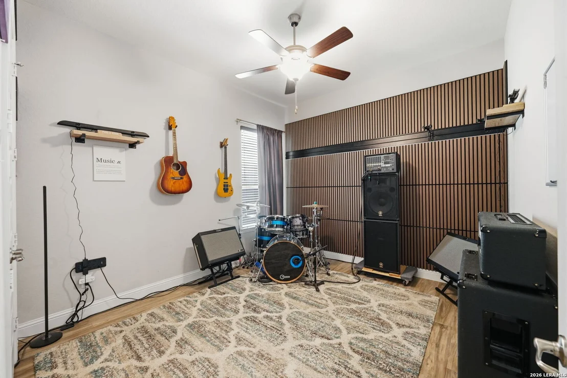 Photo of 530 POND BLF