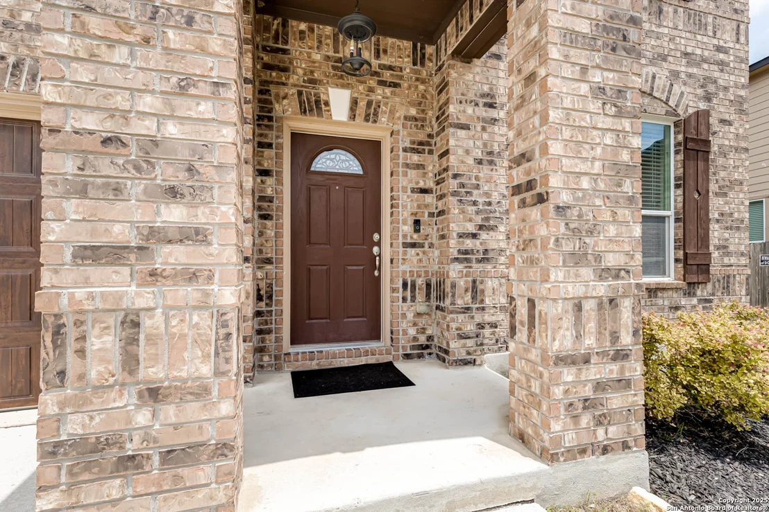 Photo of 524 LANDMARK OAK
