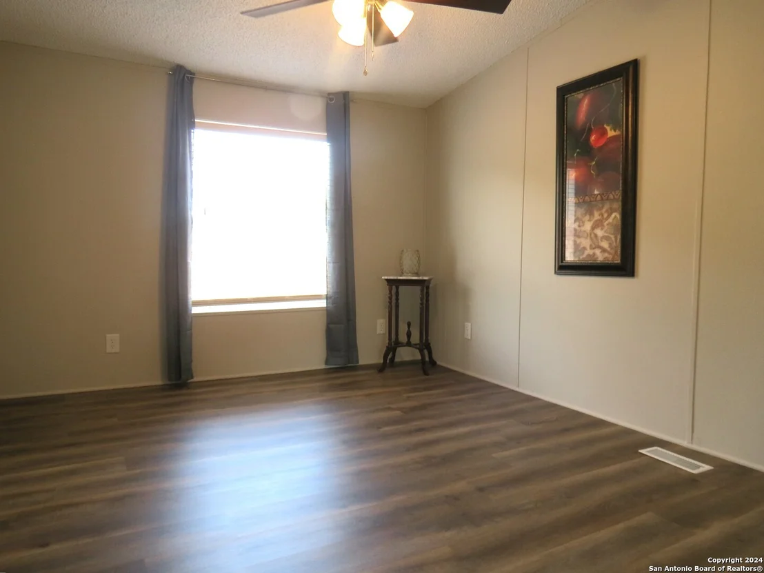 Photo of 315 LORAINE DR