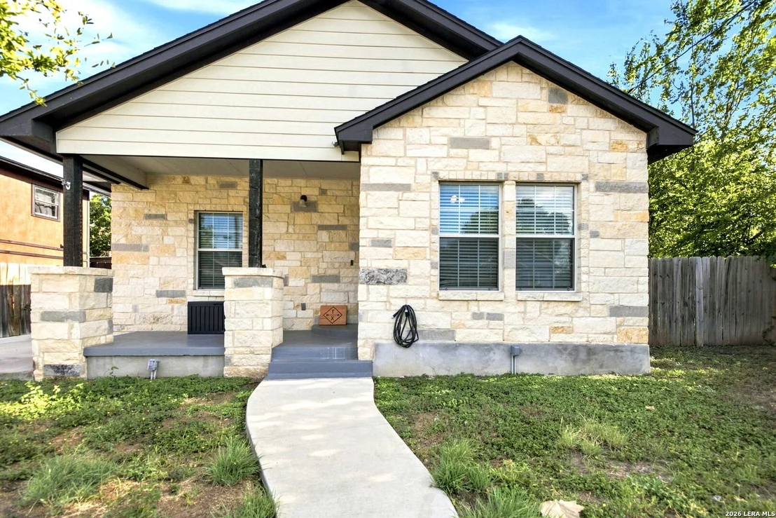 Photo of 212 W Baylor