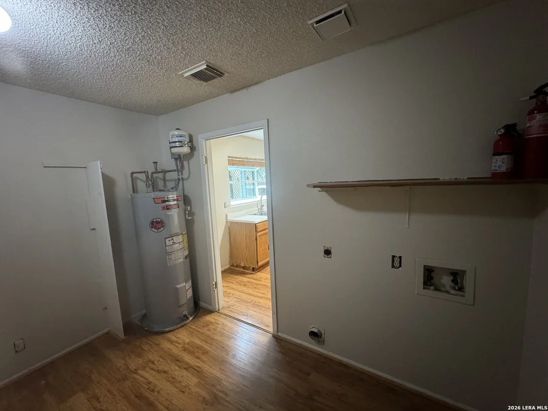 Photo of 7702 Chatsworth