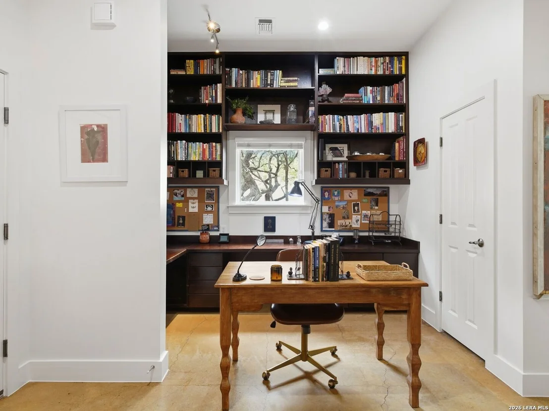 Photo of 2355 Oakland Bend