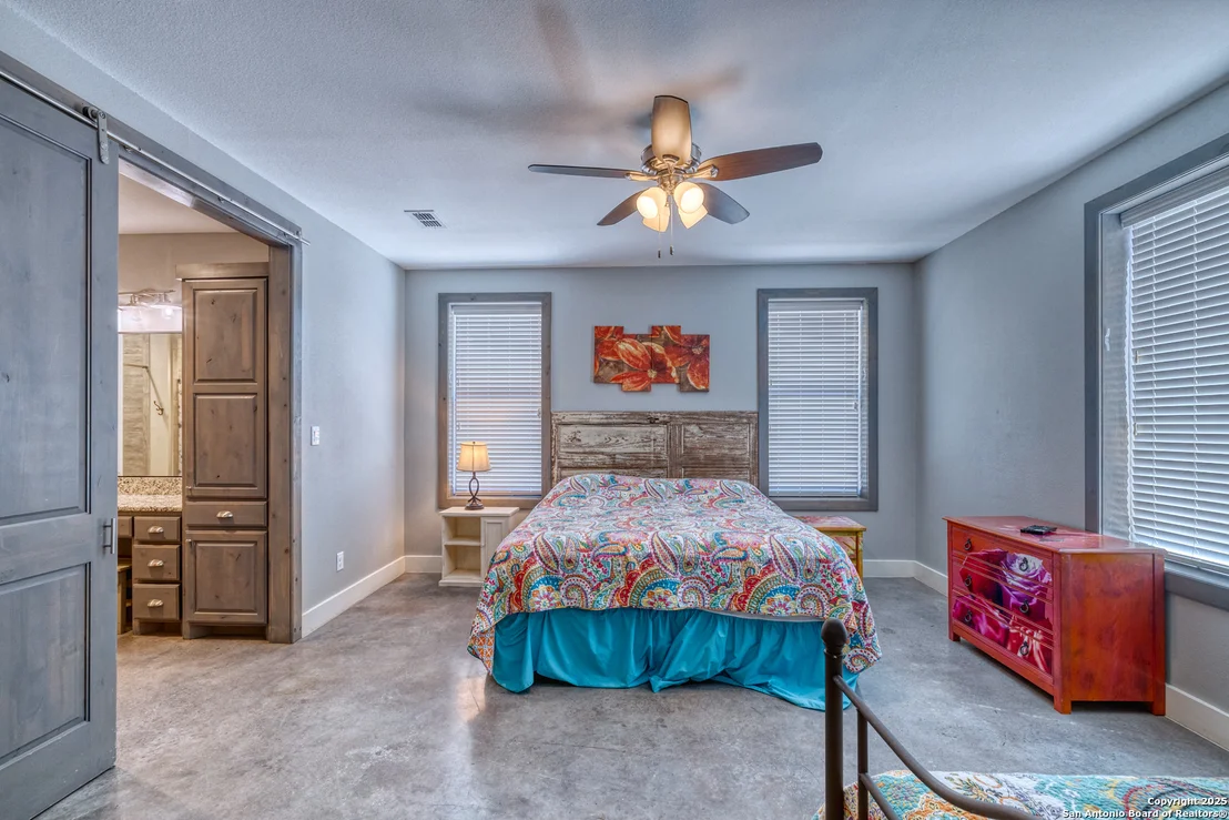 Photo of 989 Mountain Valley Drive