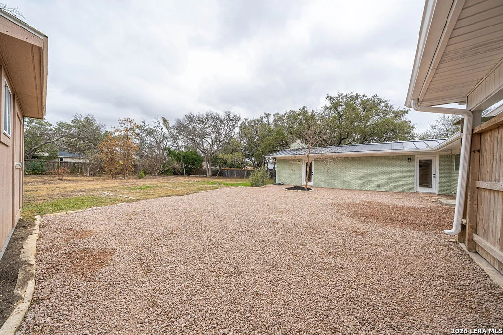 Photo of 355 Donella