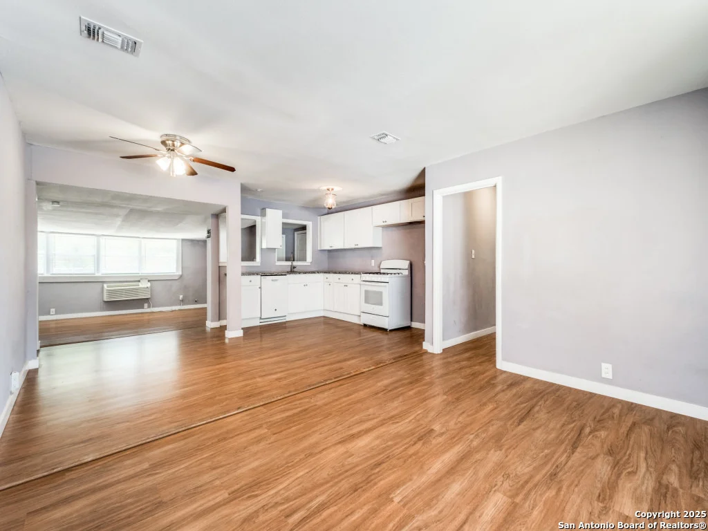 Photo of 615 Edgebrook