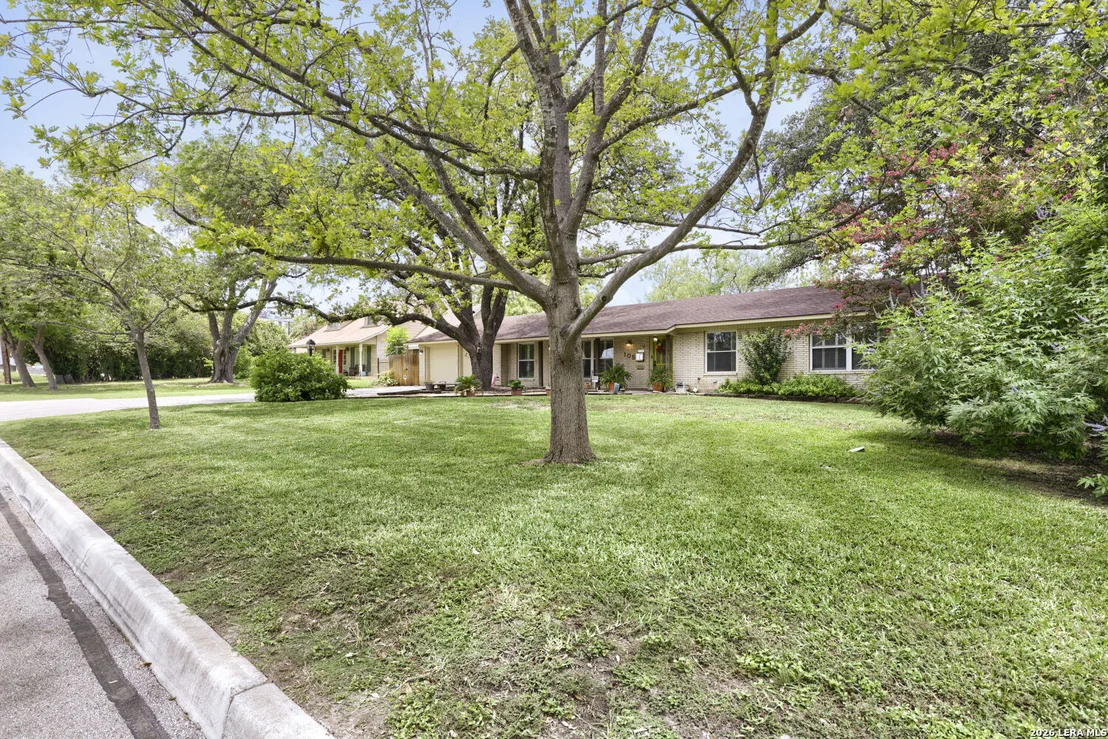 Photo of 105 HARRIETT DR