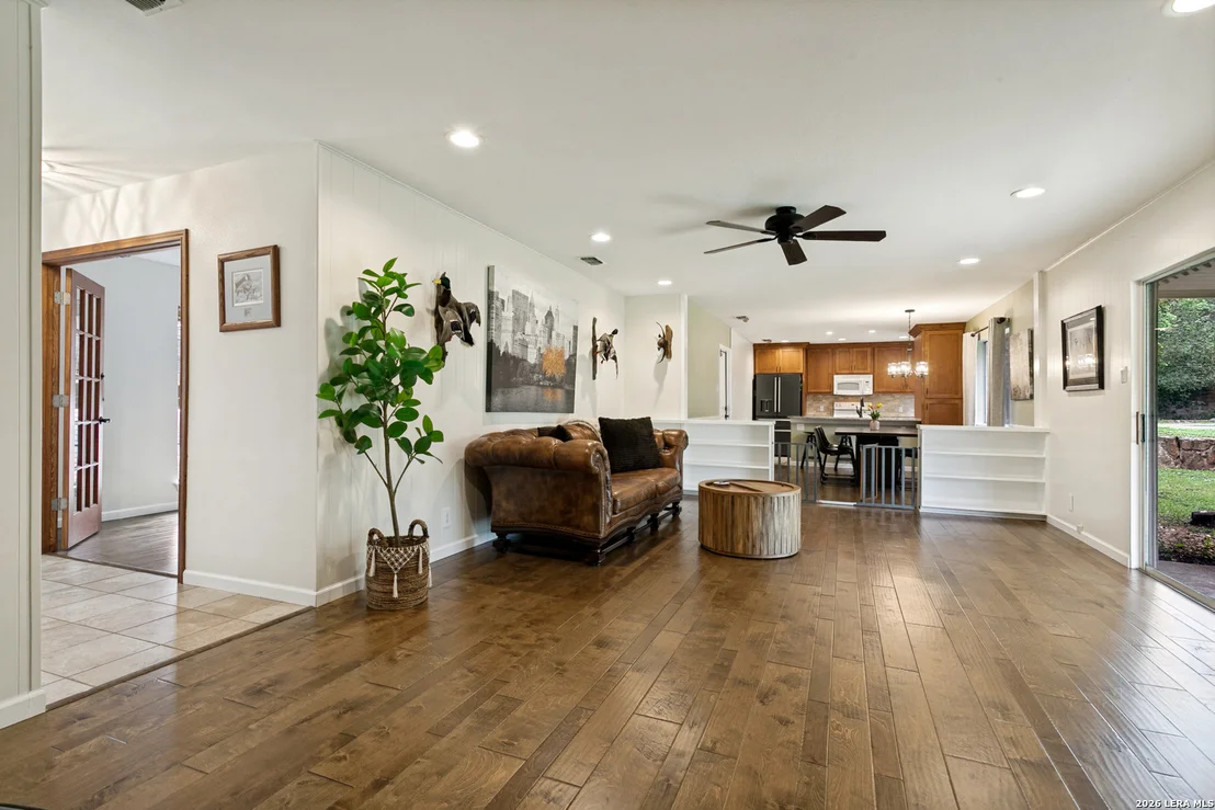 Photo of 3881 MENGER DR