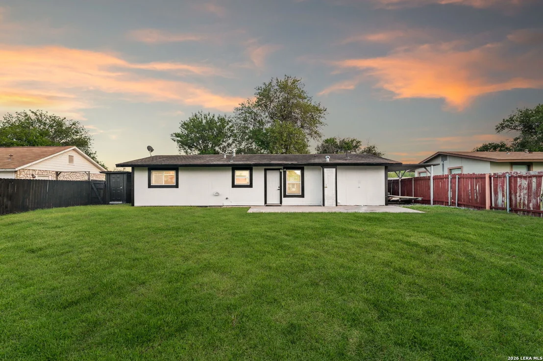 Photo of 5871 Castle Lk
