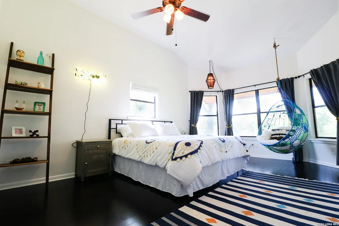 Photo of 810 Oakwood