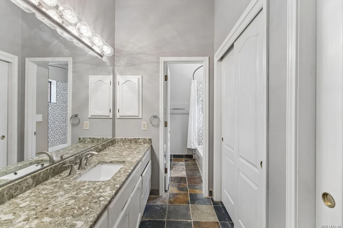 Photo of 14806 Circle J Trl