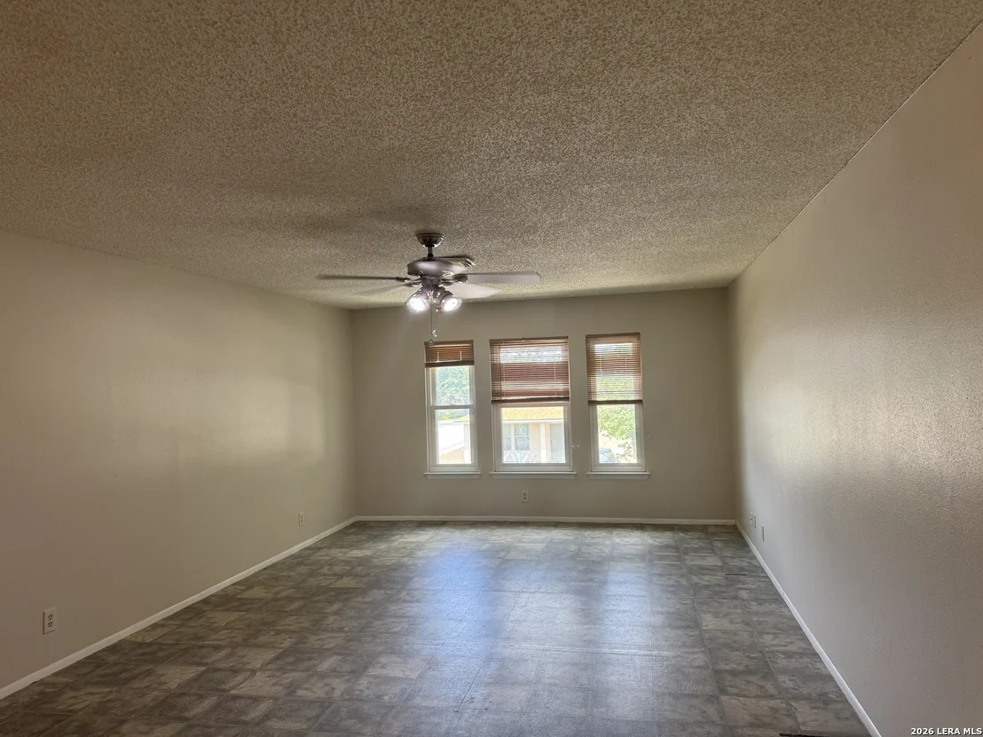 Photo of 7702 Chatsworth