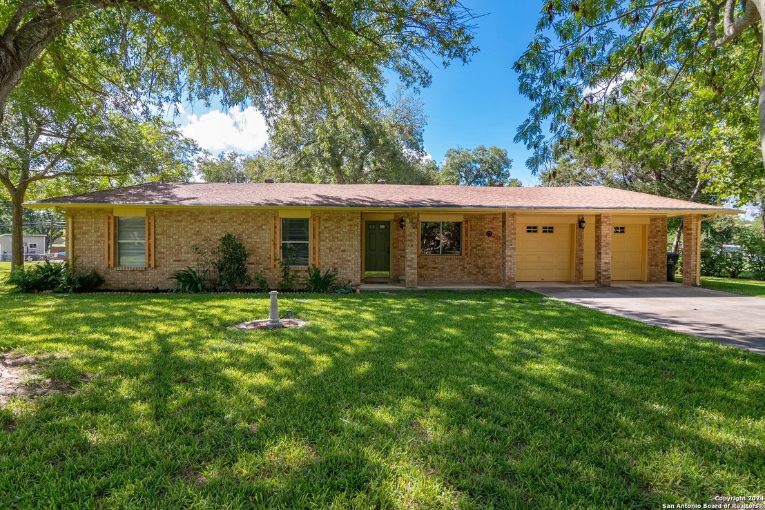 Photo of 129 NUECES LN