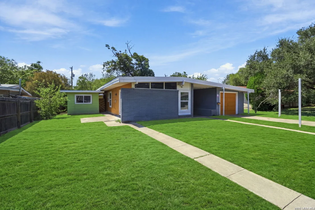 Photo of 458 Sharon Dr