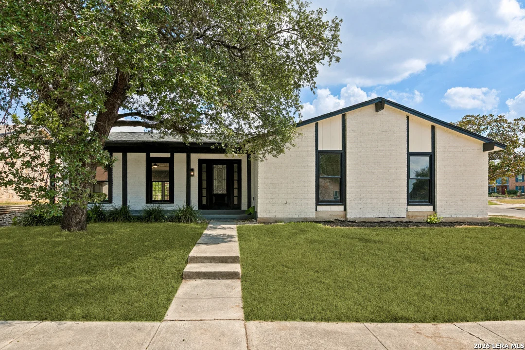 Photo of 13702 PEBBLE WALK